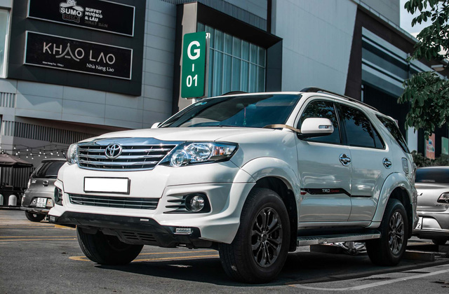 TP.HCM: Toyota Fortuner độ nội thất thành “Boeing mặt đất”