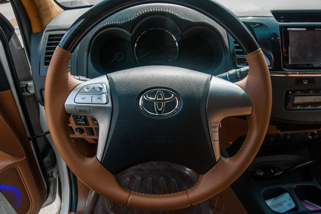 TP.HCM: Toyota Fortuner độ nội thất thành “Boeing mặt đất”