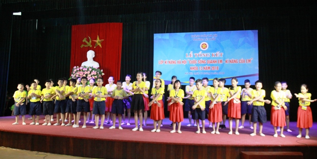 Tổng kết lớp học “Cuộc sống quanh em – Kỹ năng của em” khóa 13