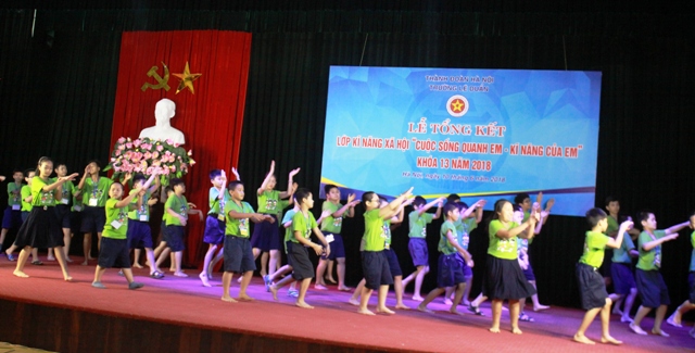 Tổng kết lớp học “Cuộc sống quanh em – Kỹ năng của em” khóa 13