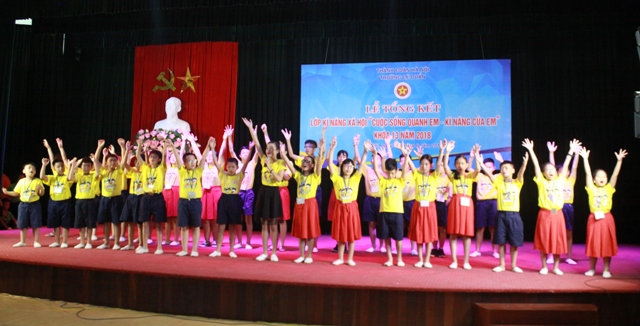 Tổng kết lớp học “Cuộc sống quanh em – Kỹ năng của em” khóa 13