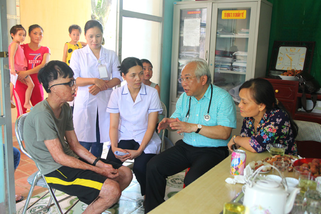 Bác sĩ Bệnh viện Nhi Trung ương tình nguyện tại Thanh Hóa