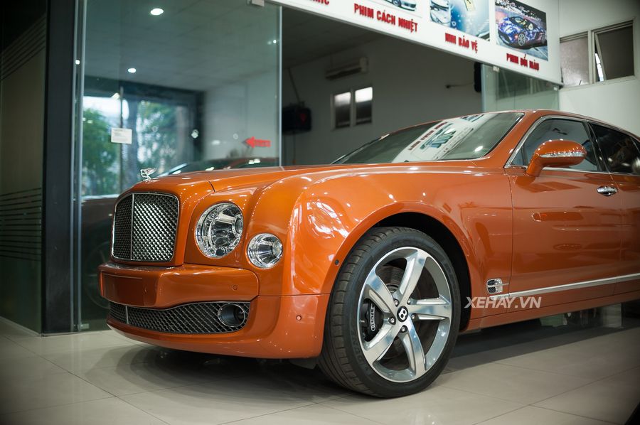 Ngắm bộ đôi Bentley Mulsanne Speed màu độc tại Hà Nội