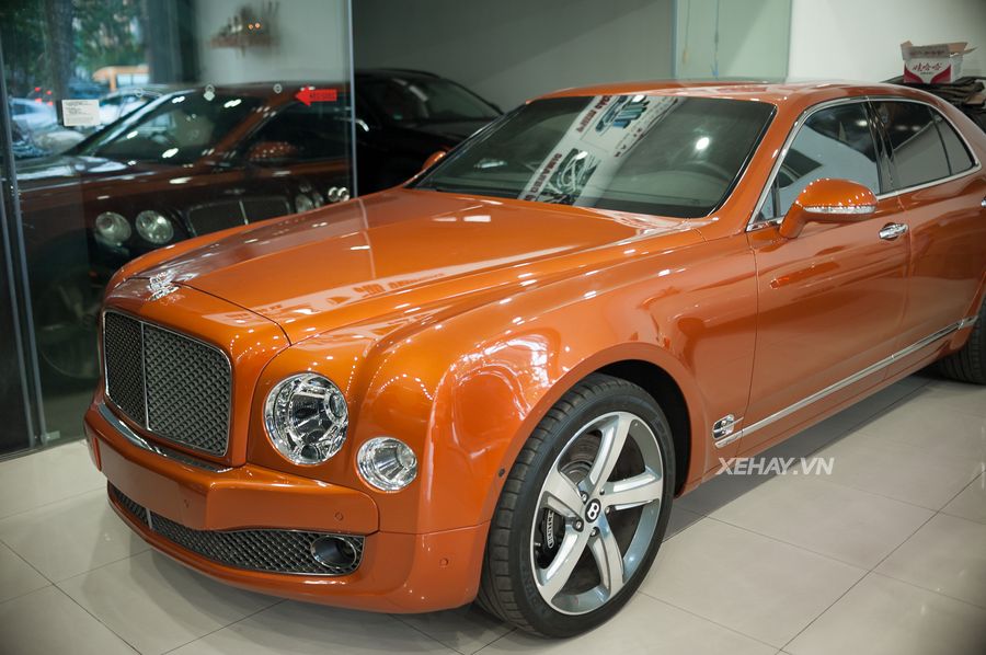 Ngắm bộ đôi Bentley Mulsanne Speed màu độc tại Hà Nội