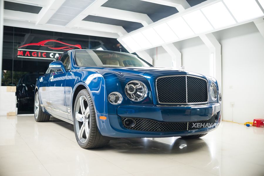 Ngắm bộ đôi Bentley Mulsanne Speed màu độc tại Hà Nội