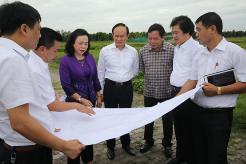Phó Bí thư Thường trực Thành ủy Ngô Thị Thanh Hằng kiểm tra Chương trình 06-Ctr/TU tại huyện Đông Anh