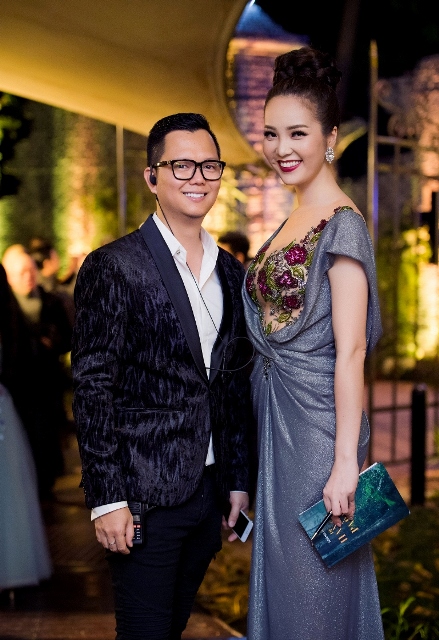 Long Kan tổ chức show thời trang trên chiếc cầu trong mây