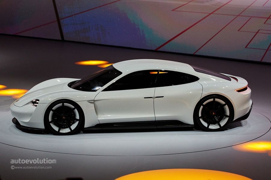 Porsche giải thích lý do đặt tên xe điện mới là Taycan, mặc dù Mission E nghe vẫn hấp dẫn hơn
