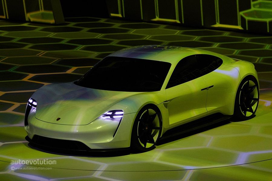 Porsche giải thích lý do đặt tên xe điện mới là Taycan, mặc dù Mission E nghe vẫn hấp dẫn hơn