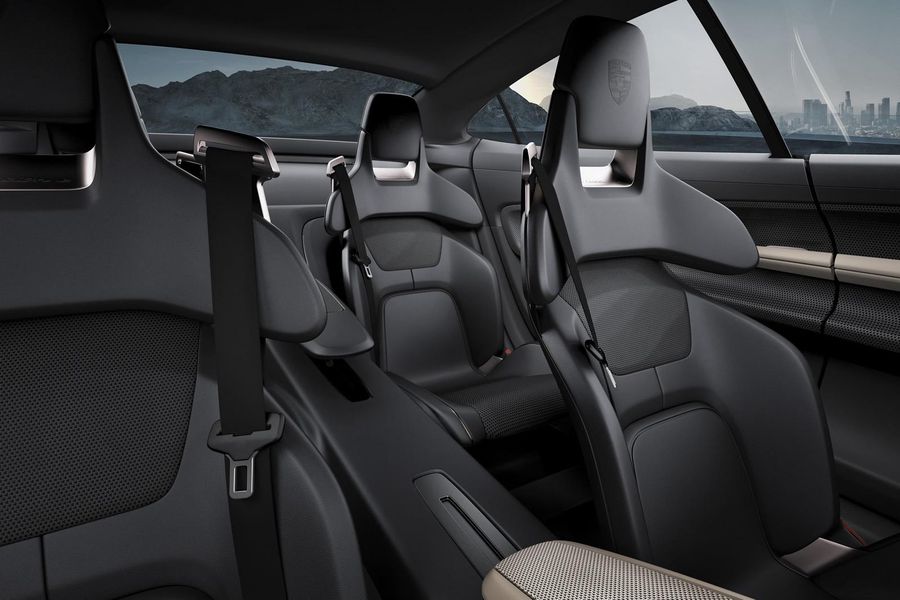 Porsche giải thích lý do đặt tên xe điện mới là Taycan, mặc dù Mission E nghe vẫn hấp dẫn hơn