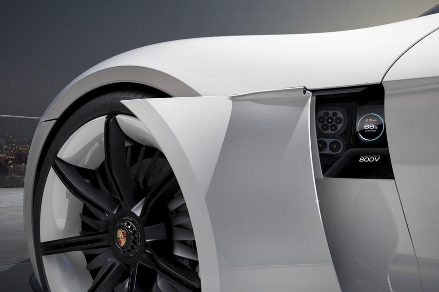 Porsche giải thích lý do đặt tên xe điện mới là Taycan, mặc dù Mission E nghe vẫn hấp dẫn hơn