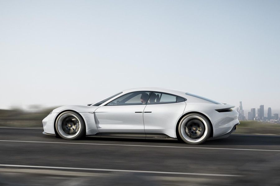 Porsche giải thích lý do đặt tên xe điện mới là Taycan, mặc dù Mission E nghe vẫn hấp dẫn hơn