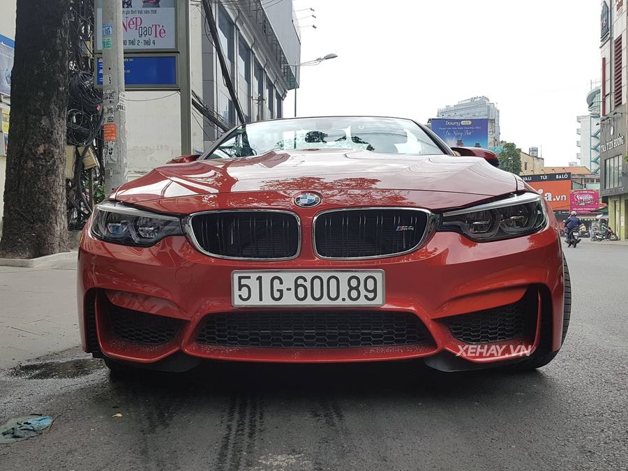 BMW M4 Convertible rực rỡ đầy thu hút trên phố Sài Gòn