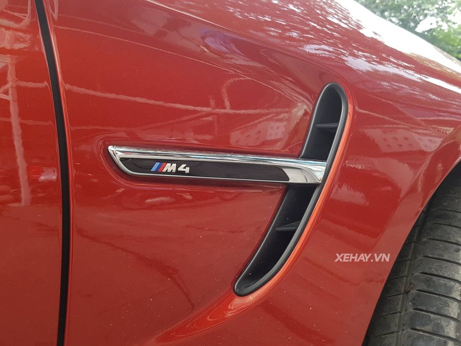 BMW M4 Convertible rực rỡ đầy thu hút trên phố Sài Gòn