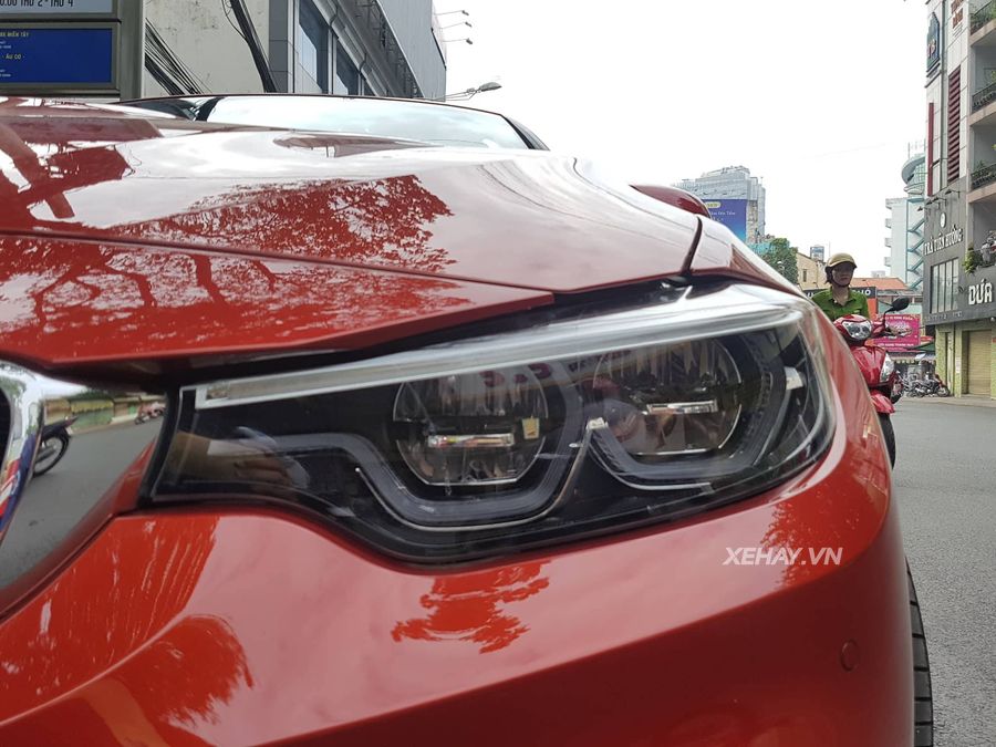 BMW M4 Convertible rực rỡ đầy thu hút trên phố Sài Gòn