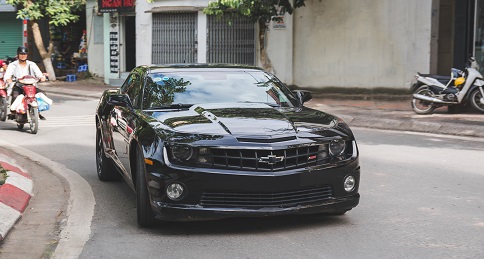 Chiêm ngưỡng Chevrolet Camaro Transformer Edition lăn bánh trên phố Hà Nội