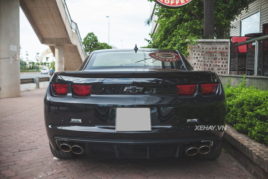 Chiêm ngưỡng Chevrolet Camaro Transformer Edition lăn bánh trên phố Hà Nội