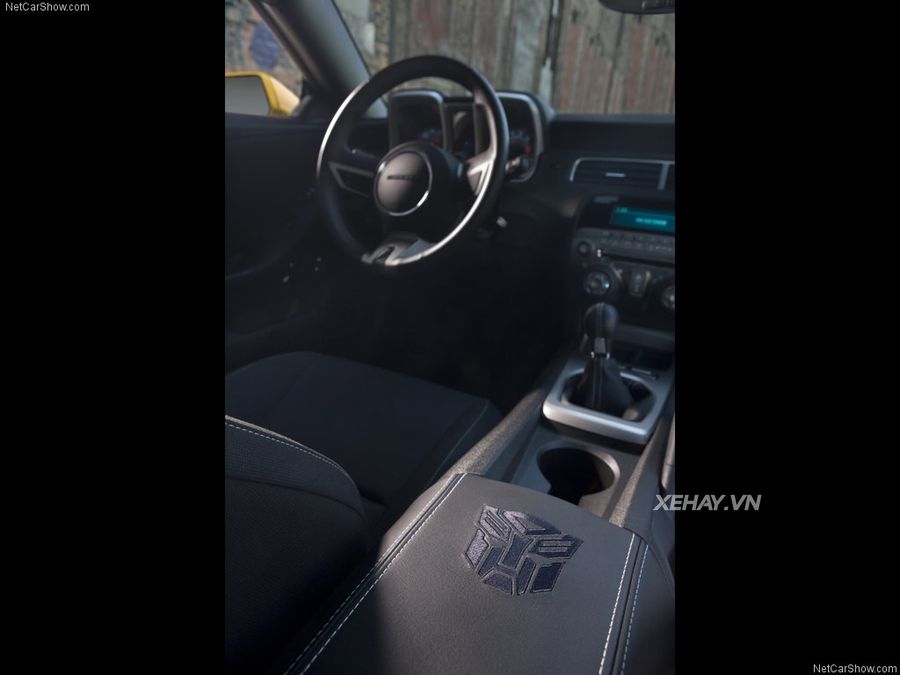 Chiêm ngưỡng Chevrolet Camaro Transformer Edition lăn bánh trên phố Hà Nội