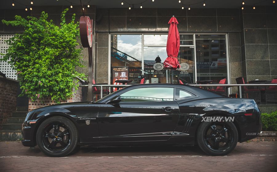 Chiêm ngưỡng Chevrolet Camaro Transformer Edition lăn bánh trên phố Hà Nội