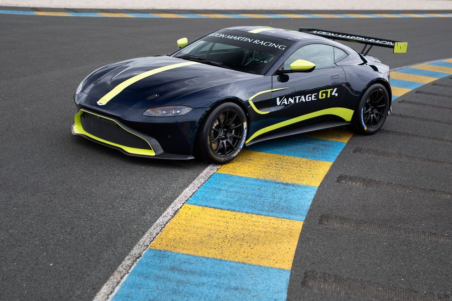 Aston Martin vén màn cặp xe đua Vantage GT3 và GT4 tại giải Le Mans