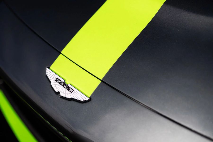 Aston Martin vén màn cặp xe đua Vantage GT3 và GT4 tại giải Le Mans