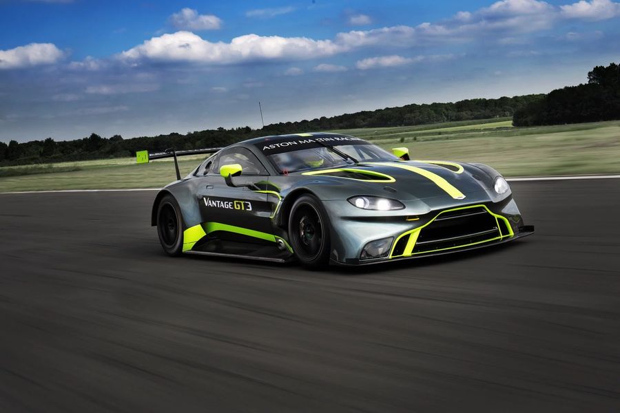 Aston Martin vén màn cặp xe đua Vantage GT3 và GT4 tại giải Le Mans