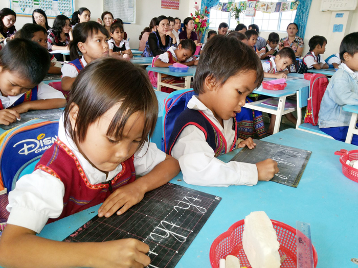 Hỗ trợ học tập cho hơn 4.000 trẻ em dân tộc thiểu số