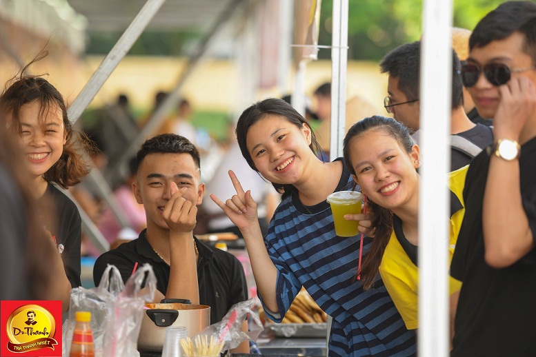 Phi Nhung khiến khán giả Thủ đô bất ngờ với style trẻ trung hiếm thấy