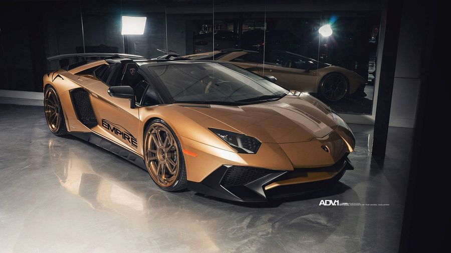 Ngắm siêu xe Lamborghini Aventador LP 750-4 SV Roadster sơn Matte Gold đặc biệt tại Canada