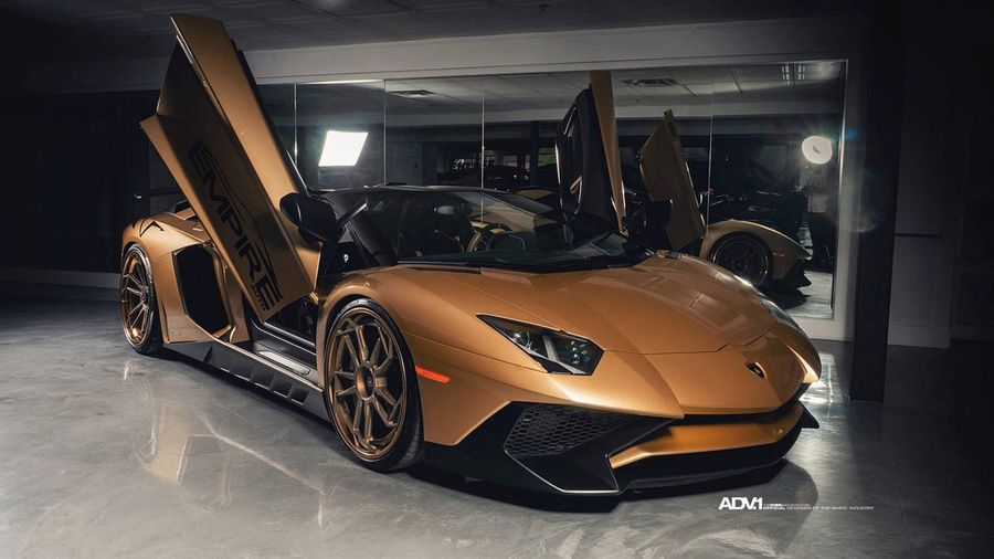 Ngắm siêu xe Lamborghini Aventador LP 750-4 SV Roadster sơn Matte Gold đặc biệt tại Canada