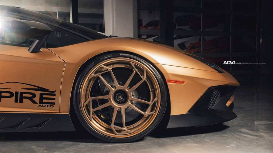 Ngắm siêu xe Lamborghini Aventador LP 750-4 SV Roadster sơn Matte Gold đặc biệt tại Canada