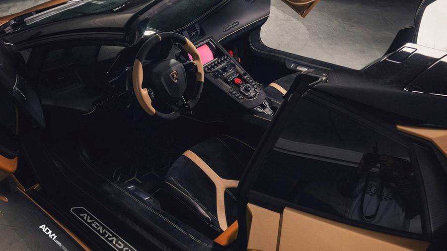 Ngắm siêu xe Lamborghini Aventador LP 750-4 SV Roadster sơn Matte Gold đặc biệt tại Canada