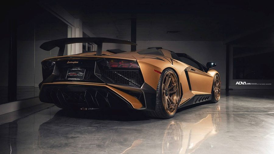 Ngắm siêu xe Lamborghini Aventador LP 750-4 SV Roadster sơn Matte Gold đặc biệt tại Canada
