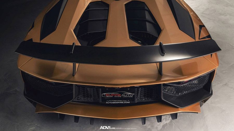 Ngắm siêu xe Lamborghini Aventador LP 750-4 SV Roadster sơn Matte Gold đặc biệt tại Canada