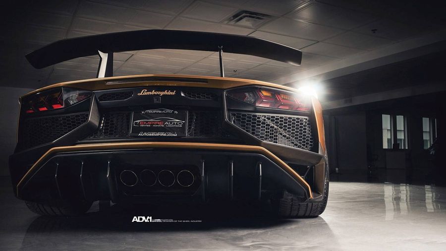 Ngắm siêu xe Lamborghini Aventador LP 750-4 SV Roadster sơn Matte Gold đặc biệt tại Canada