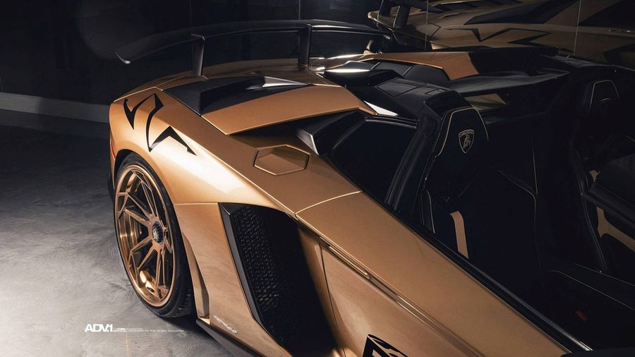 Ngắm siêu xe Lamborghini Aventador LP 750-4 SV Roadster sơn Matte Gold đặc biệt tại Canada