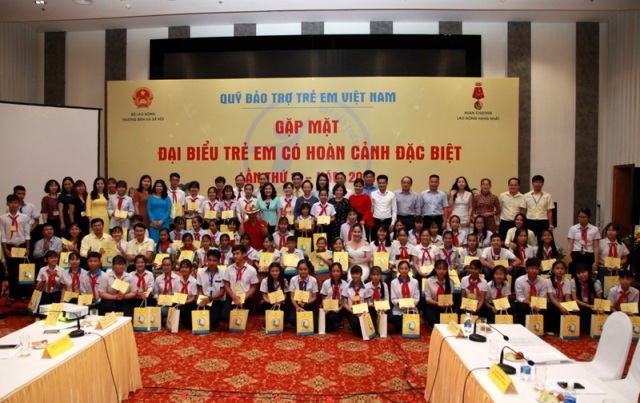 Gặp mặt 70 trẻ em có hoàn cảnh đặc biệt lần thứ 11