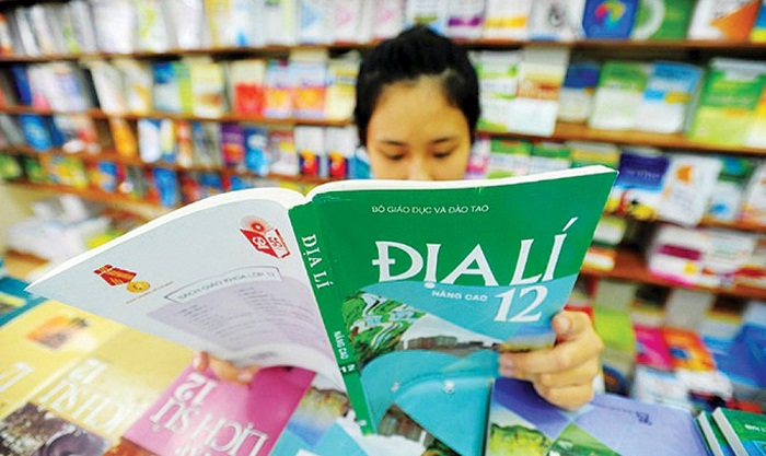 Đẩy mạnh thực hiện đổi mới chương trình, sách giáo khoa
