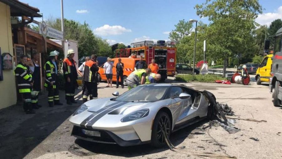 Siêu xe hàng hiếm Ford GT 2017 bị thiêu rụi không rõ nguyên nhân tại Đức