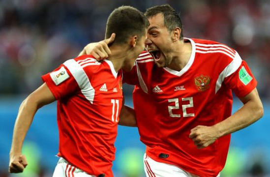 Nga 3-1 Ai Cập: Chủ nhà là đội vào vòng trong đầu tiên