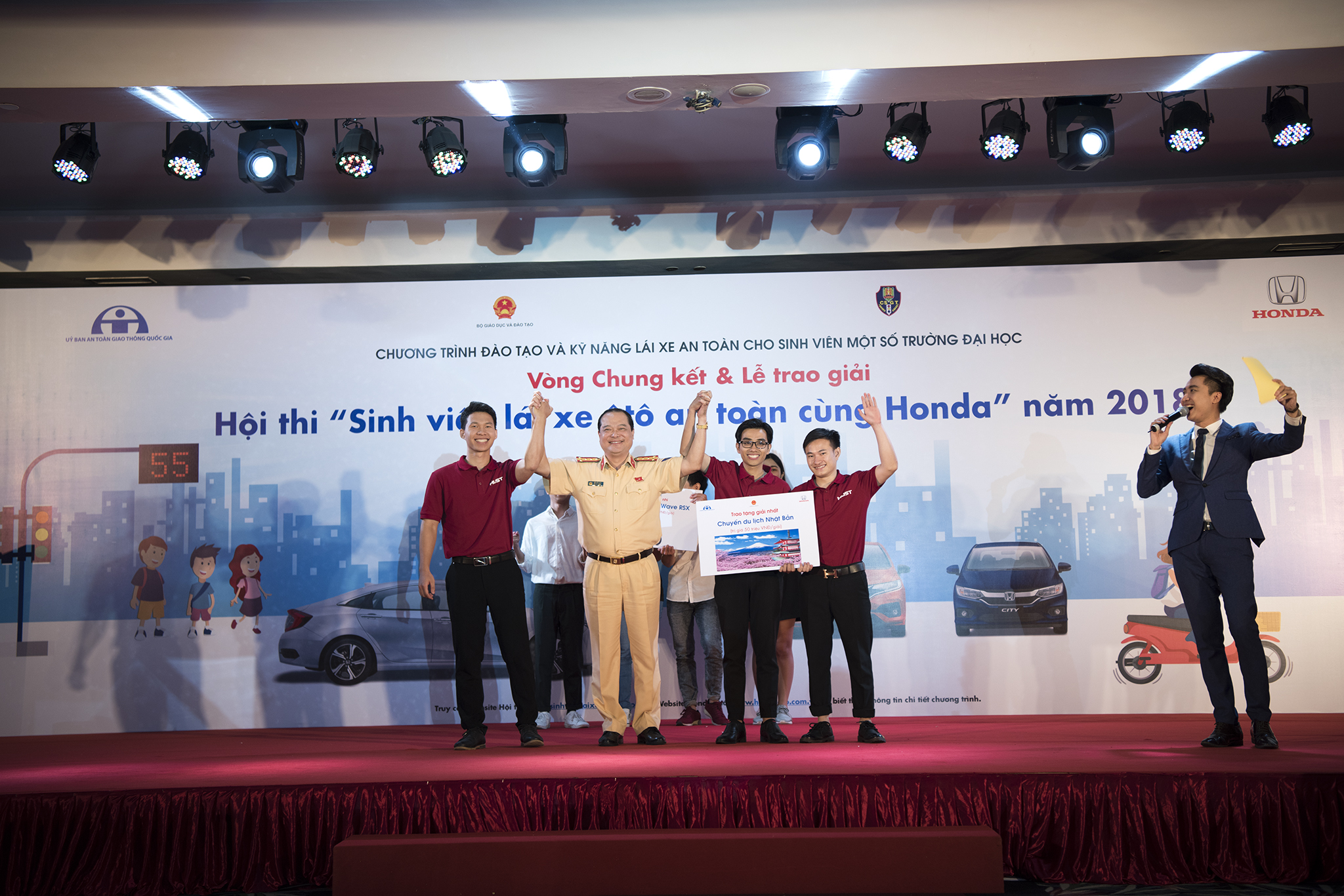 Sôi động Vòng chung kết Hội thi “Sinh viên lái xe ôtô an toàn cùng Honda năm 2018”