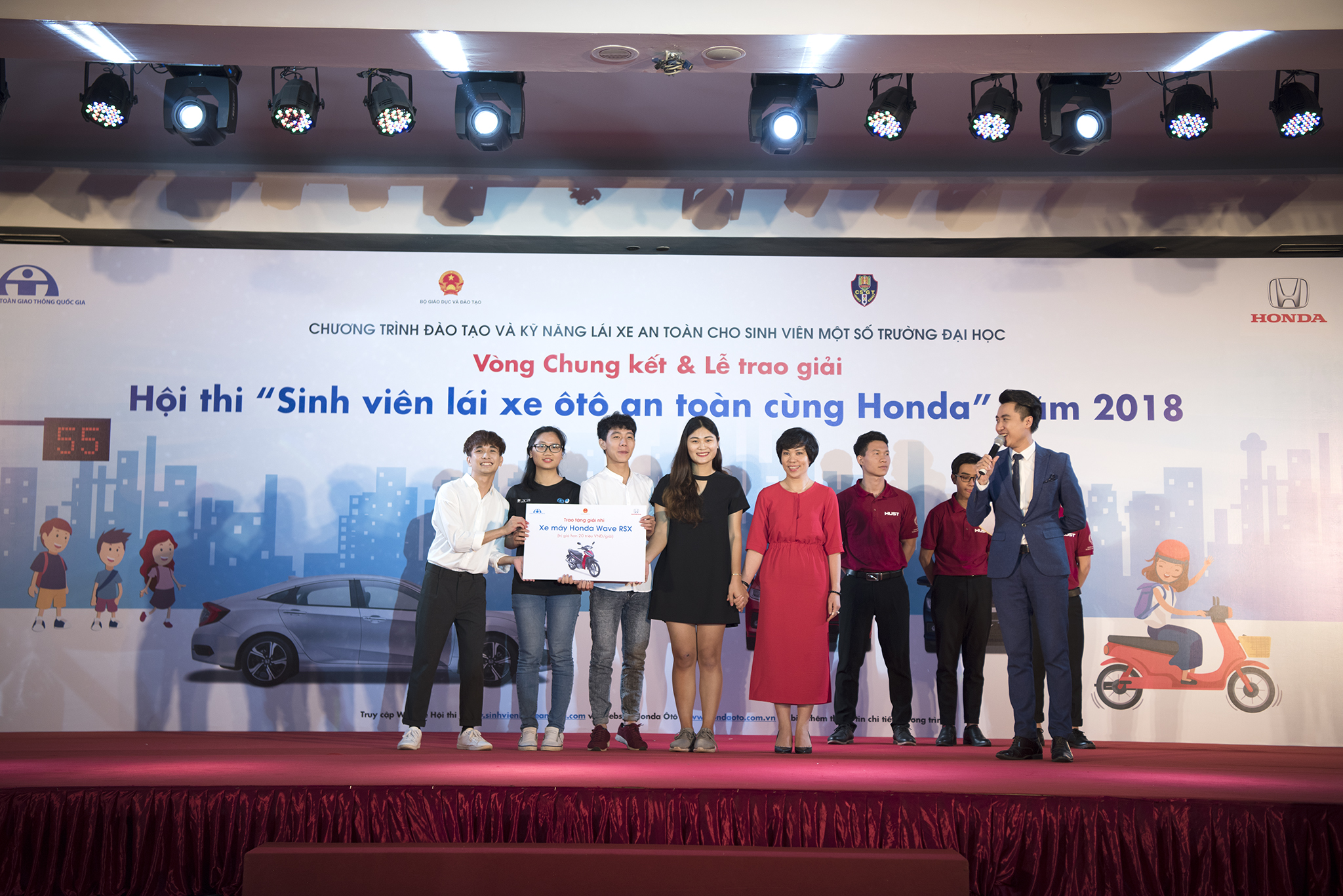 Sôi động Vòng chung kết Hội thi “Sinh viên lái xe ôtô an toàn cùng Honda năm 2018”