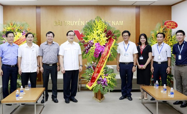 Bí thư Thành ủy Hoàng Trung Hải chúc mừng Ban Tuyên giáo Trung ương và các cơ quan báo chí