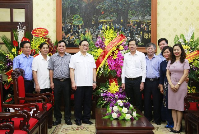 Bí thư Thành ủy Hoàng Trung Hải chúc mừng Ban Tuyên giáo Trung ương và các cơ quan báo chí
