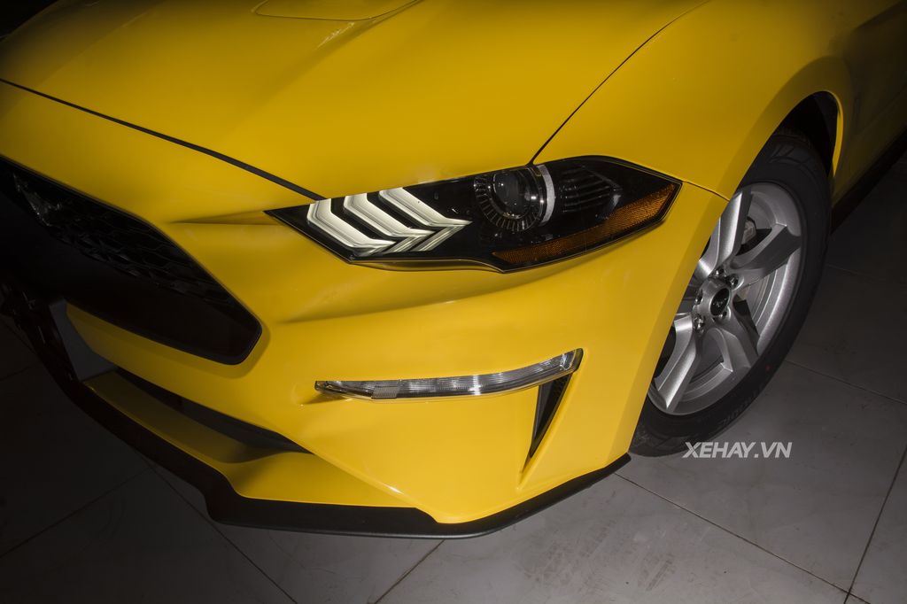 Ford Mustang 2018 màu vàng mới về Hà Nội đã có chủ