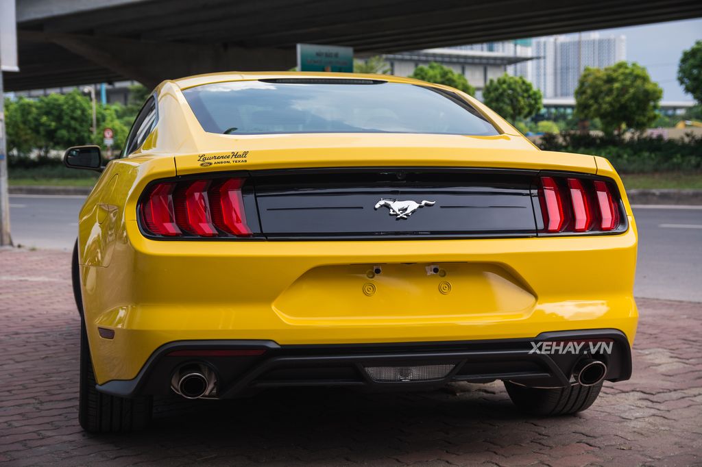 Ford Mustang 2018 màu vàng mới về Hà Nội đã có chủ