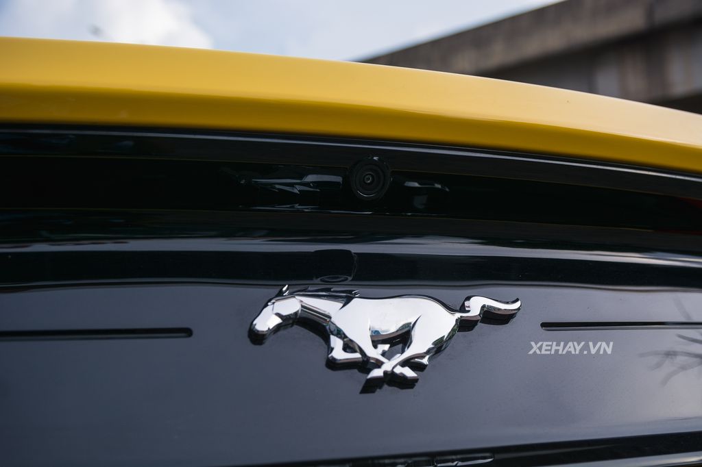 Ford Mustang 2018 màu vàng mới về Hà Nội đã có chủ