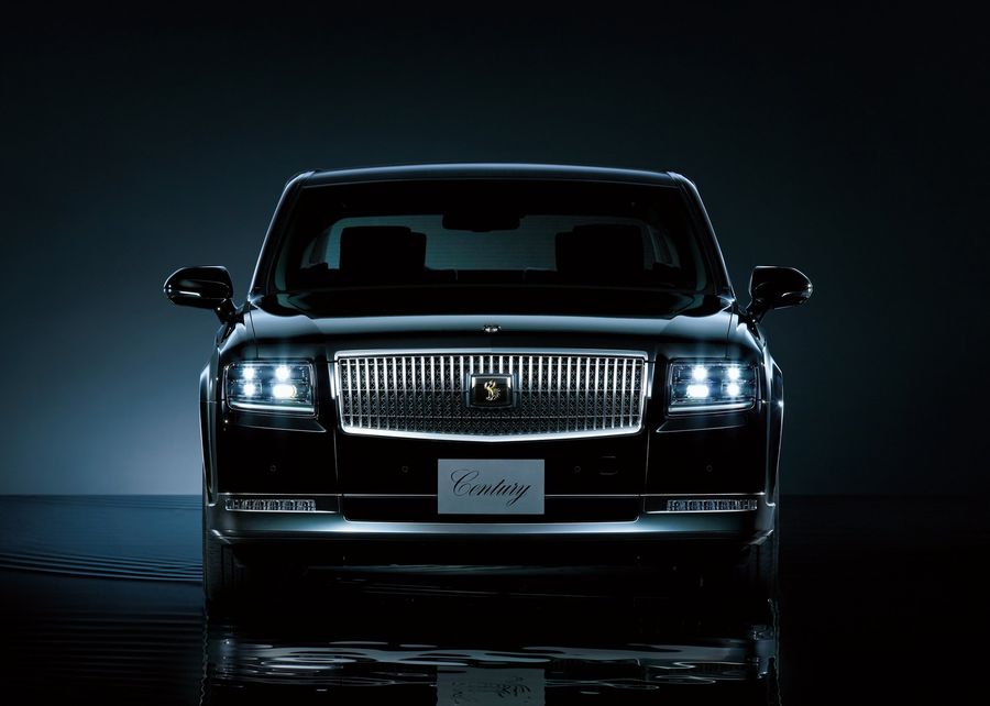 Toyota Century 2018 sang trọng như Rolls-Royce nhưng giá chỉ rẻ bằng một nửa