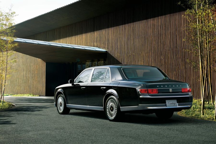 Toyota Century 2018 sang trọng như Rolls-Royce nhưng giá chỉ rẻ bằng một nửa