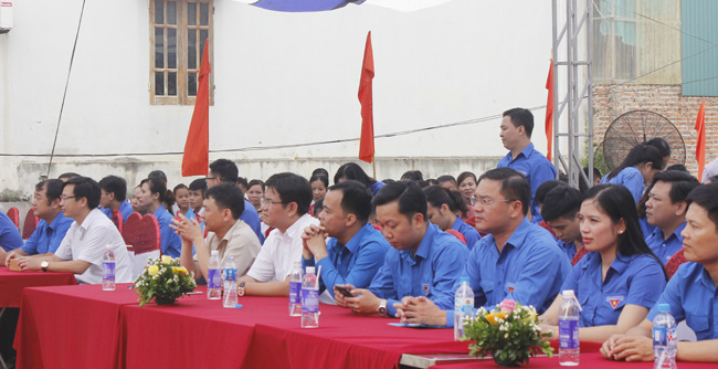 Tuổi trẻ Cụm Đồng bằng sông Hồng tặng sân chơi cho thiếu nhi huyện Chương Mỹ